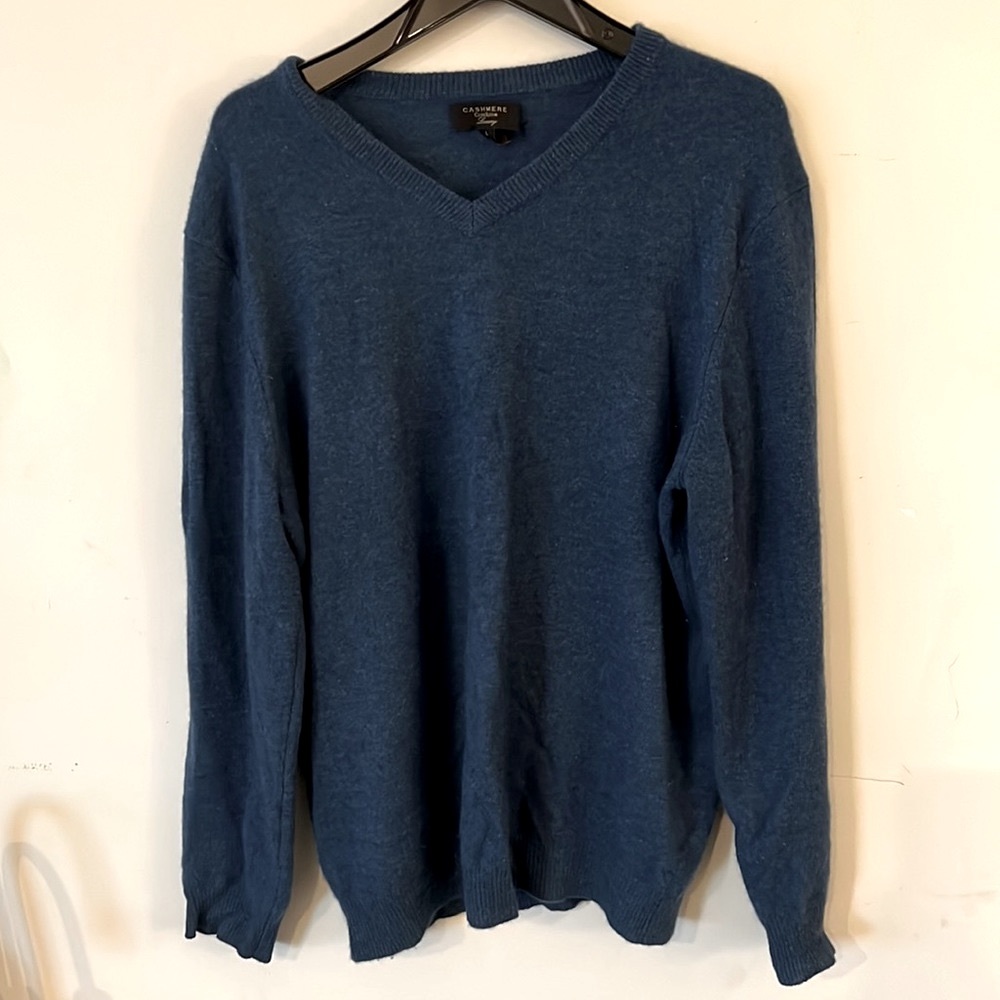 100%Cashmere Club Room Sweater Sz Large Medium Blue soft soft Feel 100% cashmere